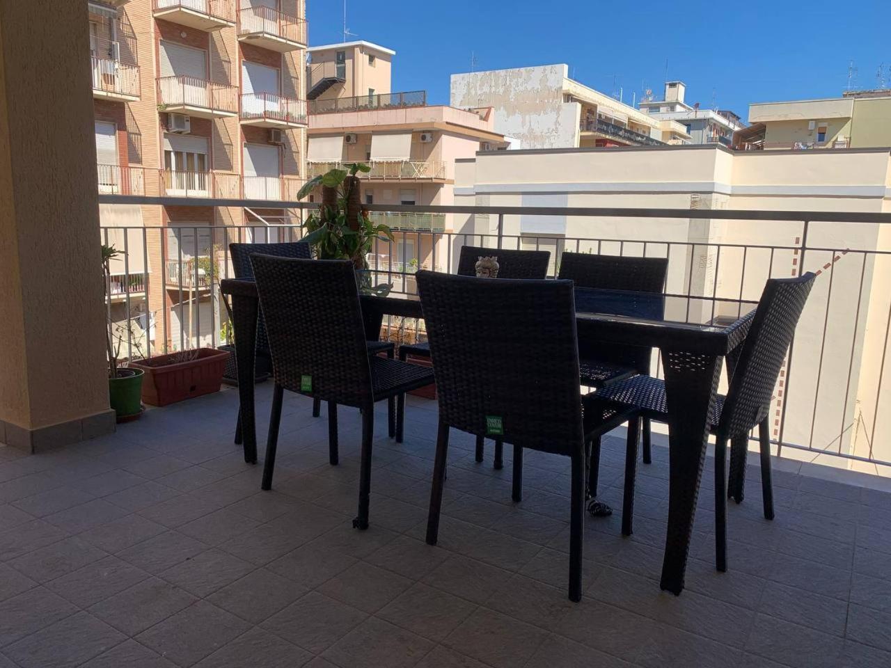 Eolian Port B&B Milazzo Rum bild