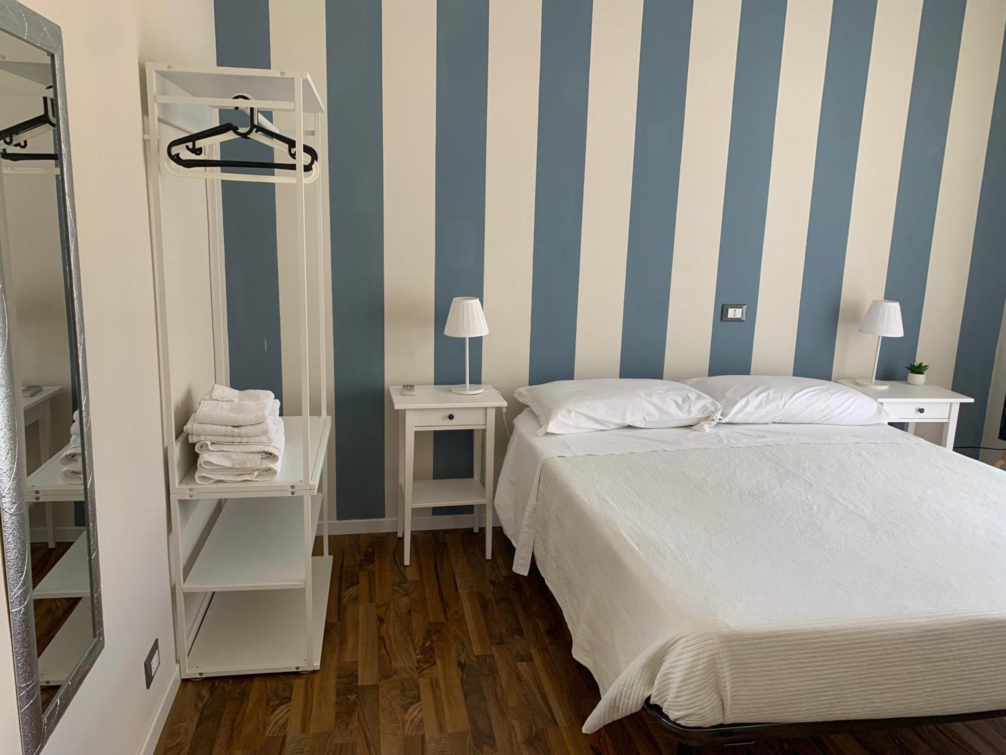 Eolian Port B&B Milazzo Rum bild